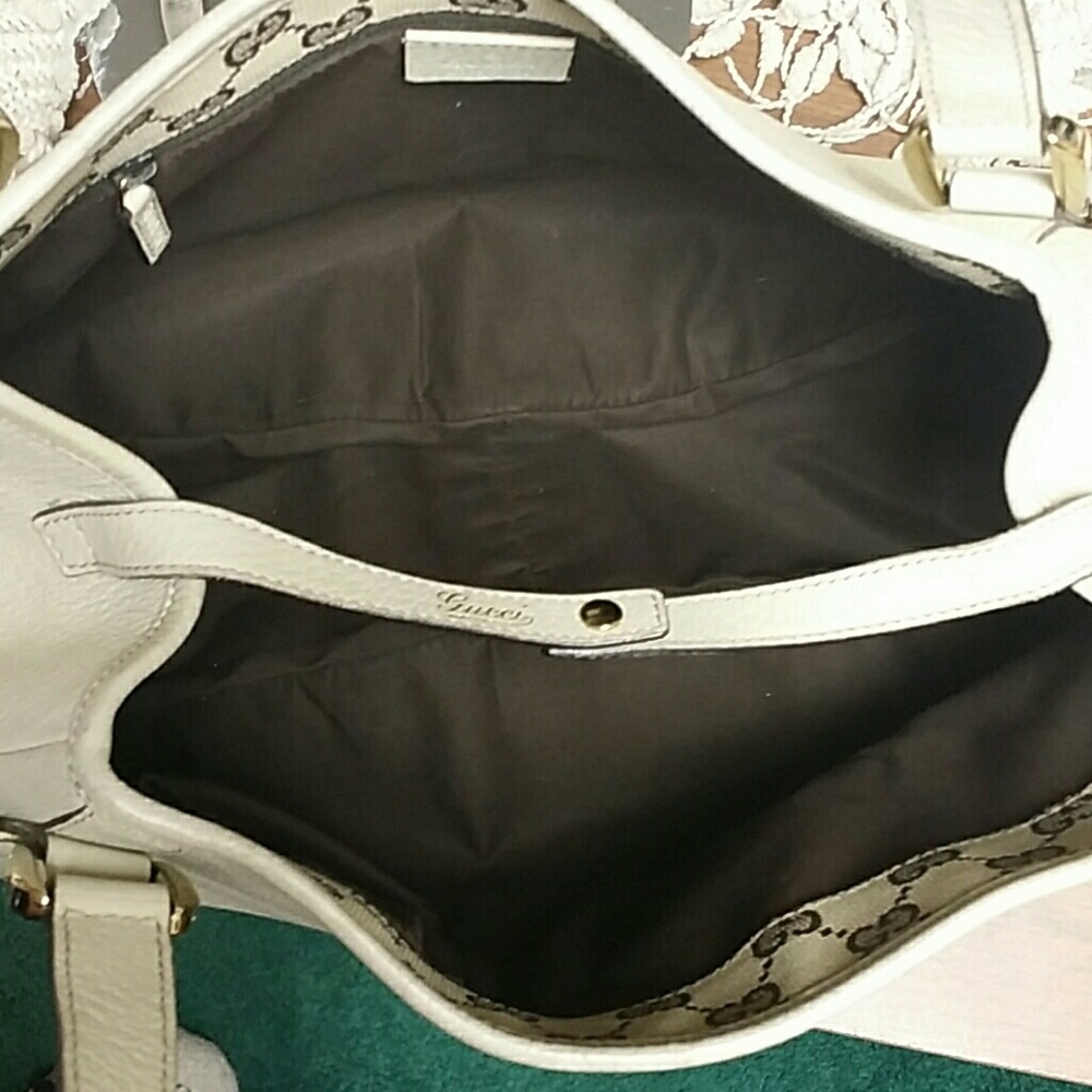 Gucci White Leather Shoulder Bag with Gold Hardware - Picture 7 of 8
